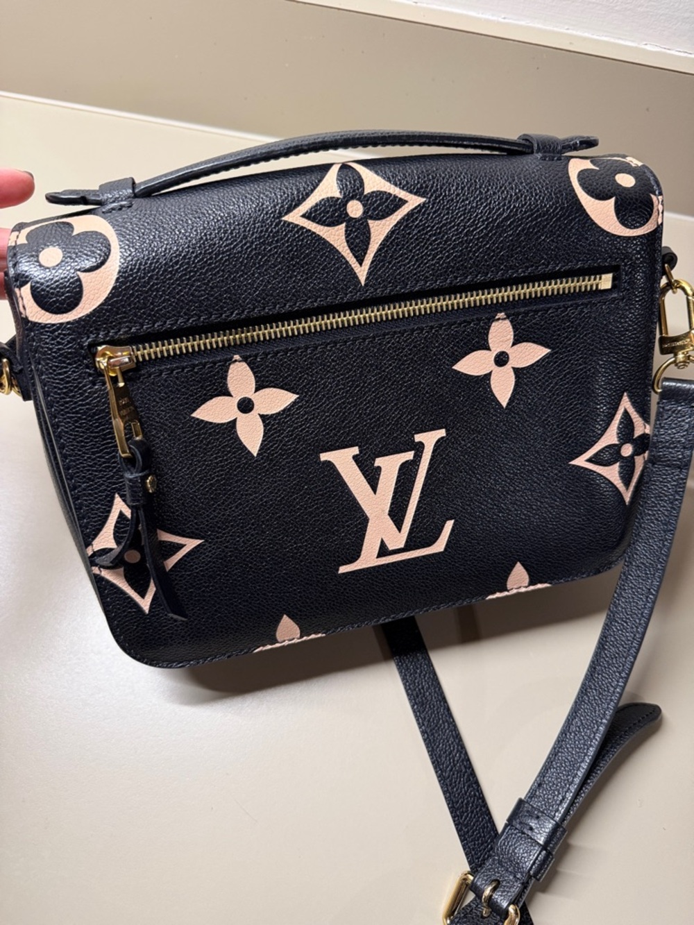 Louis Vuitton Pochette Métis crossbody purse - Picture 4 of 14